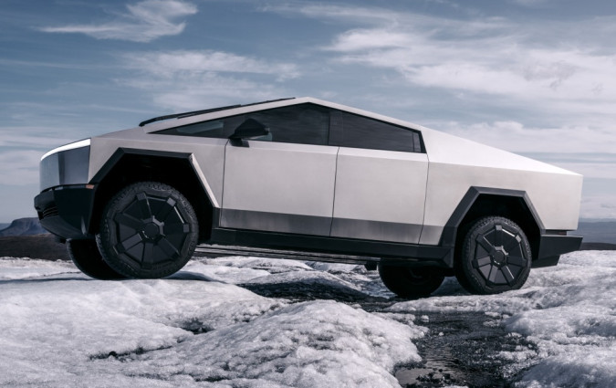 Μετά την Έκθεση Auto Athina 2024 το Tesla Cybertruck θα πάρει θέση για λίγες ημέρες στη κεντρική αντιπροσωπεία της Tesla στο Μαρούσι Tesla Cybertuck
