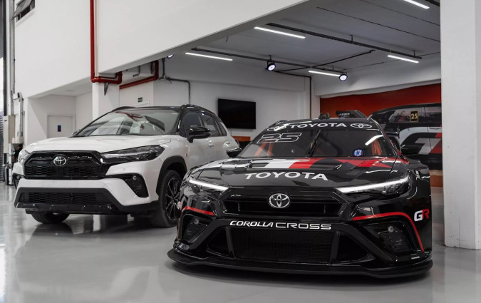 Μην ορέγεσαι να κάνεις έτσι την Toyota Corolla Cross σου! Τούτη δω είναι ένα πραγματικό αγωνιστικό που δεν χαρίζει κάστανα! Toyota GR Corolla Cross