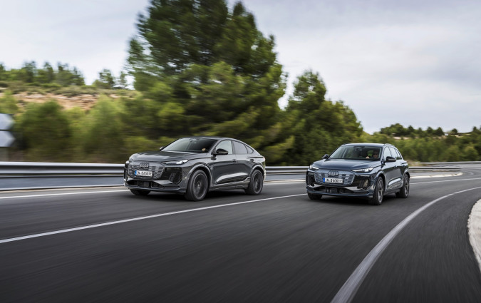 Το νέο Audi Q6 e-tron θέτει νέα στάνταρ όσον αφορά τις επιδόσεις, την αυτονομία, τη φόρτιση, τα οδηγικά χαρακτηριστικά και τη σχεδίαση Audi Q6 e-tron