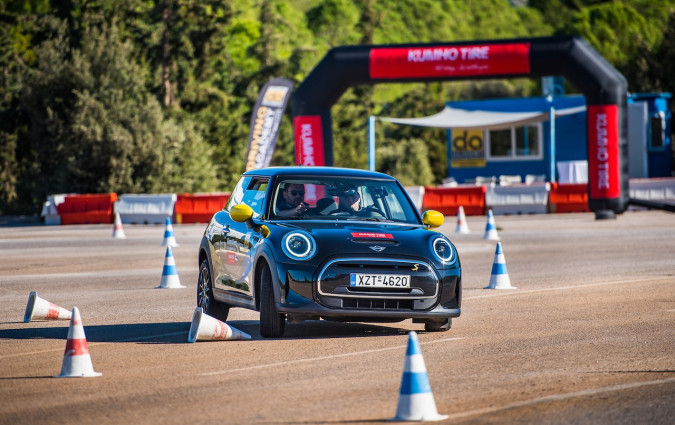 Το ECSTA PS71 EV της Kumho παρέχει ασύγκριτη σταθερότητα, μεγαλύτερη ενεργειακή απόδοση και αθόρυβη οδήγηση Kumho