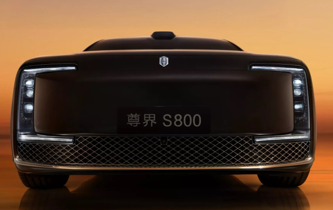 Οι πραγματικά πλούσιοι πάνε στις σταθερές αξίες. Κι αποφεύγουν κατά κόρον τα ηλεκτρικά. Τι ελπίδες επιτυχίας έχει το S800; Maextro S800