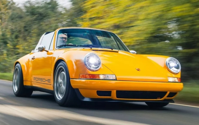 Η Theon δεν είπε κουβέντα για το πόσο κοστίζει το αριστούργημά της. Καλύτερα, θα μας χαλούσε την ονείρωξη. 911 Targa