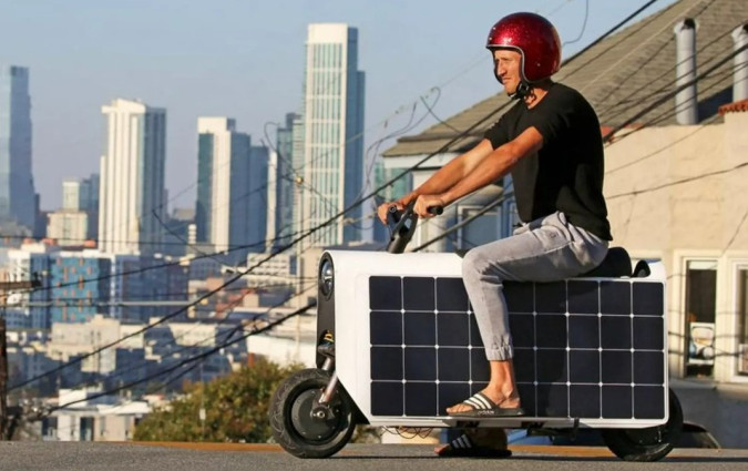 Κι όταν σε ρωτούν πού το φορτίζεις, εσύ θα σηκώνεις το δάχτυλο και θα τους δείχνεις τον Ήλιο. Otherland Lightfoot