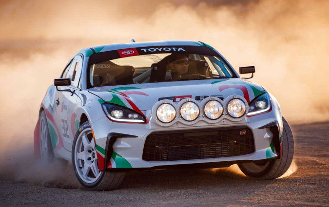 Το GR86 Rally Legacy δεν προορίζεται φυσικά για παραγωγή, αλλά η Toyota θα δώσει την ευκαιρία στους επισκέπτες της φετινής έκθεσης SEMA να το δουν από κοντά, μαζί με άλλα εντυπωσιακά πρωτότυπα μοντέλα της. Toyota GR86 Rally Legacy