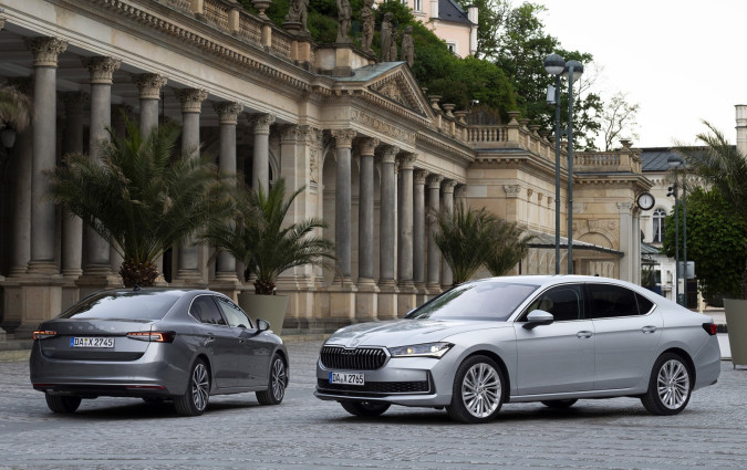 To νέο Škoda Superb είναι διαθέσιμο στην ελληνική αγορά σε κινητήρες βενζίνης και ντίζελ ξεκινώντας από τις €45.500 Škoda Superb