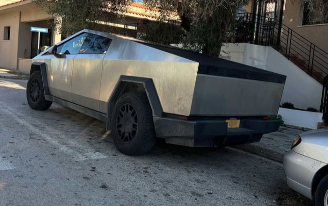 Το Tesla Cybertruck δεν μπορεί να περάσει πουθενά απαρατήρητο. Tesla Cybertruck