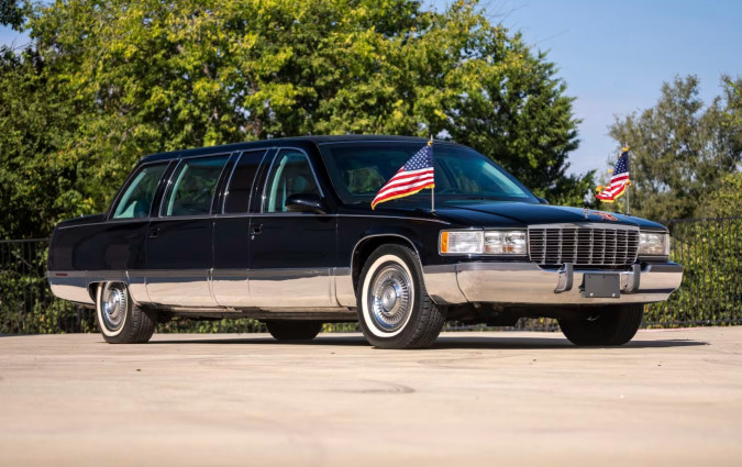 Όταν με το καλό αποκτήσεις την Cadillac Fleetwood, κάνε ένα τηλεφώνημα στον Τάσο Μπουγά για στιλιστικές συμβουλές. Θα σου χρειαστούν. Cadillac Fleetwood