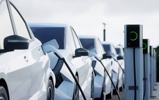 Χωρίς την επιδότηση, η τιμή αυξάνεται, οπότε οι πωλήσεις μειώνονται. επιδοτήσεις των ηλεκτρικών