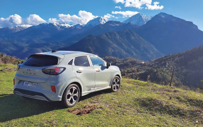 Mountain lion, λένε αλλιώς το αιλουροειδές της Αμερικής, που έδωσε το όνομά του στο Ford Puma. Οπότε, στα βουνά της Ρούμελης, το σπορ crossover του Μπλε Οβάλ ήταν στο στοιχείο του. Οίτη, Γκιώνα και Βαρδούσια με Ford Puma