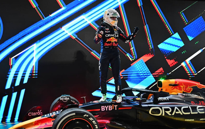 O Verstappen πανηγύρισε στο Κατάρ την 63η νίκη της καριέρας του, με την μάχη των κατασκευαστών να παραμένει ανοιχτή και να κρίνεται στο Abu Dhabi Formula 1 Qatar Verstappen