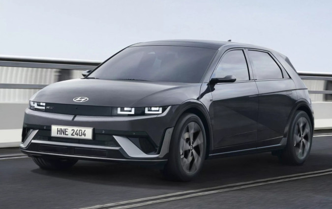 To ανανεωμένο Hyundai Ioniq 5 είναι διαθέσιμο σε τρεις εκδόσεις εξοπλισμού ξεκινώντας από τις €47.990 Hyundai Ioniq 5
