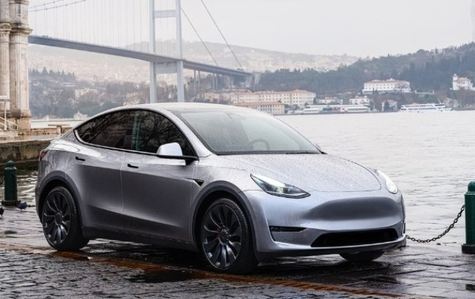 Οι ευρωπαϊκές αυτοκινητοβιομηχανίες αυξομοιώνουν τις τιμές των αυτοκινήτων τους με φόντο το Euro 7 Tesla Model Y