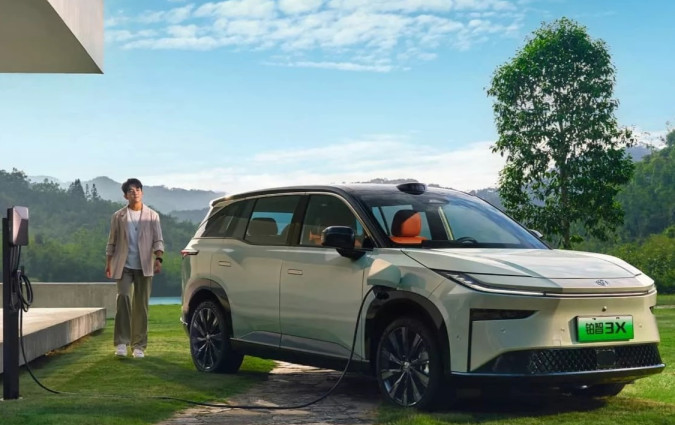 Από τη στιγμή που η Κίνα ψηφίζει πρίζα, η Toyota προσφέρει και 100% ηλεκτρικά μοντέλα. Φτιαγμένα από Κινέζους για Κινέζους, σε ασυναγώνιστες τιμές. Toyota bZ3X