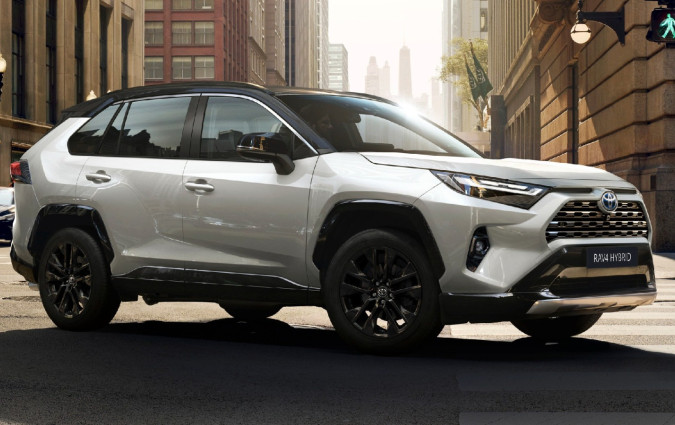 To νέο Toyota RAV4 θα παρουσιαστεί το 2025 και αναμένεται να διατηρήσει τα ίδια κινητήρια σύνολα με την εν κυκλοφορία γενιά Toyota RAV4