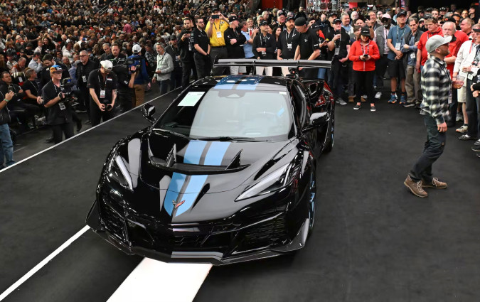 Κάτω από το καπό της Chevrolet Corvette ZR1 υπάρχει ένας διτούρμπινος 5,5λιτρος LT7 V8 με 1.064 ίππους και 1.122 Nm. Chevrolet Corvette ZR1