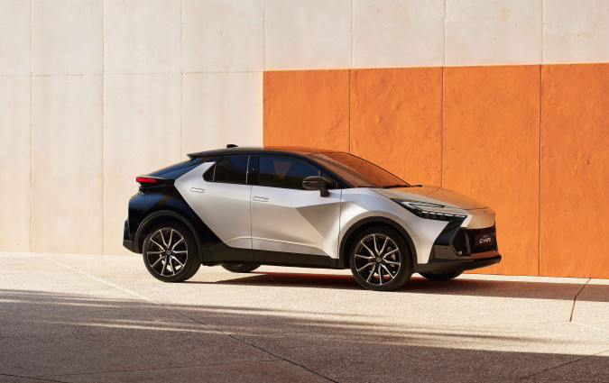 Toyota εδραίωσε την πρωτοκαθεδρία της στην αγορά, κατακτώντας την πρώτη θέση τόσο στη λιανική με μερίδιο 23,3% όσο και στις εταιρικές πωλήσει, με μερίδιο 12,3%. Toyota