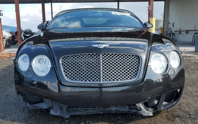 Με 828.000 km και τη δίψα του W12, κάποιος έκανε πολύ χαρούμενο τον βενζινά του. Bentley Continental GT