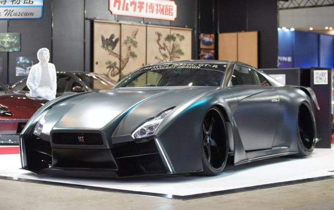 Προφανώς είναι θέμα προσωπικού γούστου, αλλά δεν μπορούμε να φανταστούμε ότι πολλοί θα προτιμούσαν το GT-R της Crewch αντί για αυτό της Nissan. Nissan GT-R