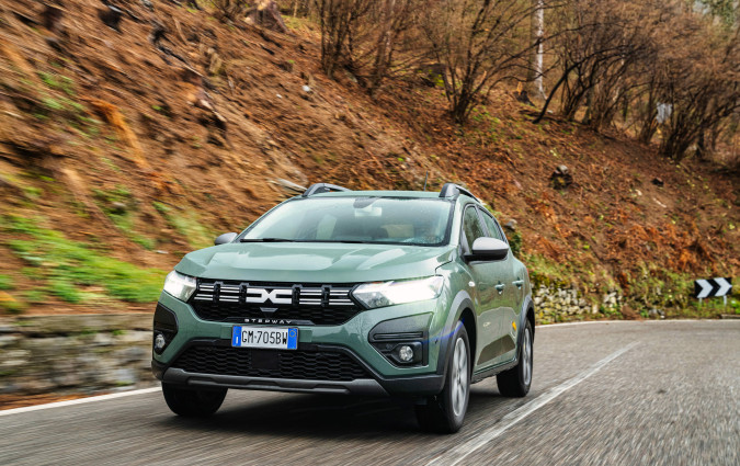 Ο CEO της Dacia, Denis Le Vot δεν απέκλεισε να δούμε και μια φουλ υβριδική έκδοση του Dacia Sandero, ακόμα και πριν το πέρασμα στην επόμενη γενιά Dacia Sandero Stepway