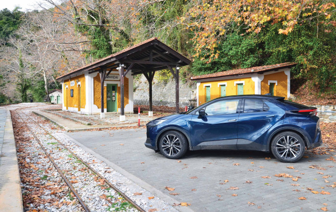 Το κέρδος από το υβριδικό σύστημα αποτυπώνεται στην κατανάλωση, με το Toyota C-HR να μην ξεπερνά τα 6,3 lt/100 km στο πηλιορείτικο οδοιπορικό μας. Ανάμεσα σε Θεούς και Κενταύρους με Toyota C-HR