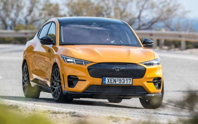 Ποια είναι η πιο καλοπουλημένη Ford Mustang; Το muscle car ή το ηλεκτρικό crossover; Για πρώτη φορά, ο πλανήτης ψήφισε το δεύτερο! Ford Mustang