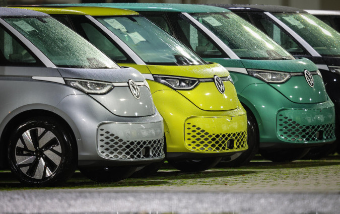 Τα EV έχασαν μερίδιο αγοράς στη Γερμανία το 2024, αντιπροσωπεύοντας μόλις το 13,5% των συνολικών πωλήσεων νέων αυτοκινήτων. Γερμανία