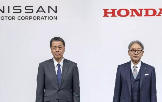 Σαν να μην έφταναν τόσα δεινά στη Nissan, τώρα πρέπει να απεμπλακεί κι από τη Renault. Nissan
