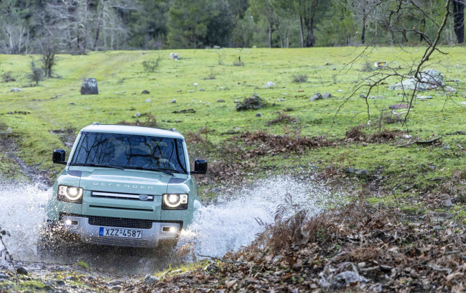 To ηλεκτρικό Land Rover Defender θα πατά σε μια νέα, ειδική πλατφόρμα που θα διατηρήσει αναλλοίωτες τις εκτός δρόμου δυνατότητες του αυτοκινήτου Land Rover Defender