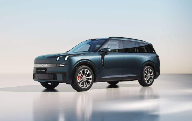 Το Lynk & Co 900 είναι διαθέσιμο αποκλειστικά ως PHEV με 721, 734 και 857 ίππους Lynk & Co 900