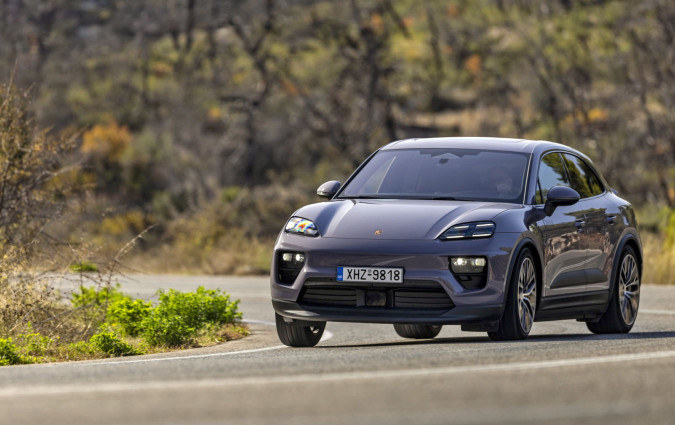 Η πιθανή συμπερίληψη κινητήρων εσωτερικής καύσης στην γκάμα της Porsche Macan αποτελεί μέρος γενικότερης στρατηγικής για να προσαρμοστεί το Zuffenhausen στις αγοραστικές συνήθειες, ειδικά στην Κίνα. Porsche Macan