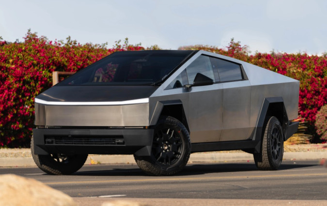 Όταν πρόκειται να αγοράσεις ένα Tesla Cybertruck θα πρέπει να δίνεις σημασία και ακόμη και στα ψιλά γράμματα Tesla Cybertruck