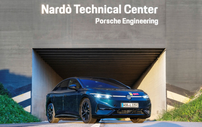 941 km σε προσομοίωση αστικού περιβάλλοντος. Δηλαδή μία φόρτιση κάθε δύο εβδομάδες. Και ούτε... Volkswagen ID.7