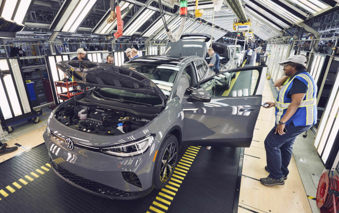 H VW θα πρέπει να πουλήσει περισσότερα ηλεκτρικά αυτοκίνητα σε βάρος πιο κερδοφόρων μοντέλων με κινητήρες εσωτερικής καύσης VW ID.4