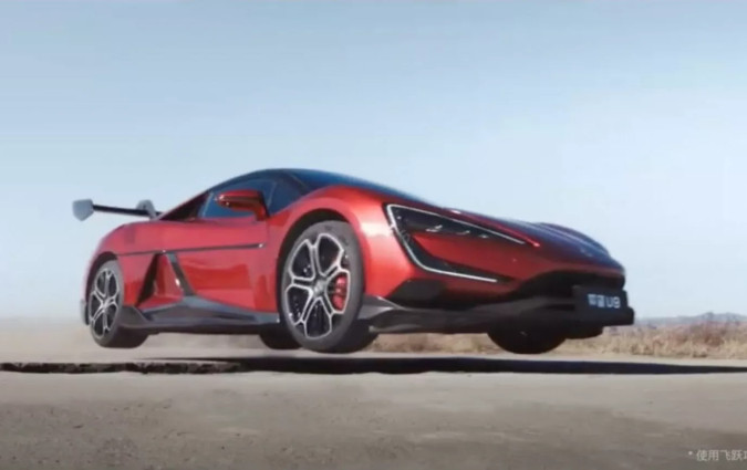 Τα τρικ του Yangwang U9 είναι σίγουρα εντυπωσιακά. Είναι όμως χρήσιμα σε συνθήκες καθημερινής οδήγησης; YangWang U9