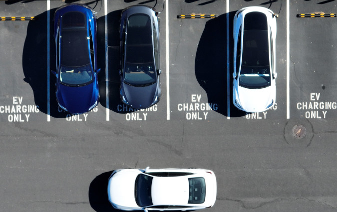 Η καθυστέρηση στους στόχους εκπομπών CO2 θα επιβραδύνει την πρόοδο στην ηλεκτροκίνηση και το μέλλον της Ευρώπης στην καινοτομία. EV cars europe