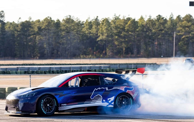 H Mustang Mach-E είναι από τα πιο οδηγοκεντρικά ηλεκτρικά crossover. Mustang Mach-E