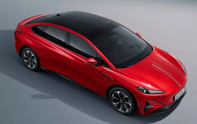 Τα σεντάν πουλούν καλά στην κινεζική αγορά κι ο εγχώριος ανταγωνισμός εντείνεται συνεχώς. Hongqi Tiangong 05