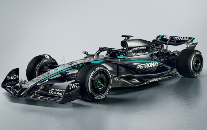 Η αντικατάσταση του Hamilton στο τιμόνι της Mercedes έγινε από τον Andrea Kimi Antonelli που ετοιμάζεται για το ντεμπούτο του στην Formula 1 Mercedes W16