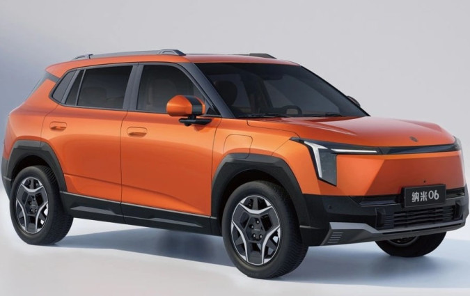 Από τη στιγμή που το EV3 ξεκινά από τα €38 χιλιάρικα, το κινεζικό γενόσημο θα πουλήσει καλά. Αρκεί να προσφέρεται στη σωστή τιμή. Dongfeng Nammi 06