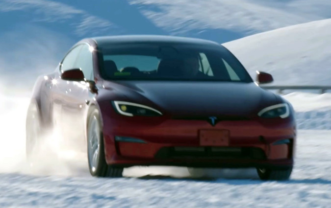 Μία ώρα φόρτιση για Αθήνα-Θεσσαλονίκη και πίσω, με παγετό. Δεν το λες κι άσχημα. ηλεκτρικά