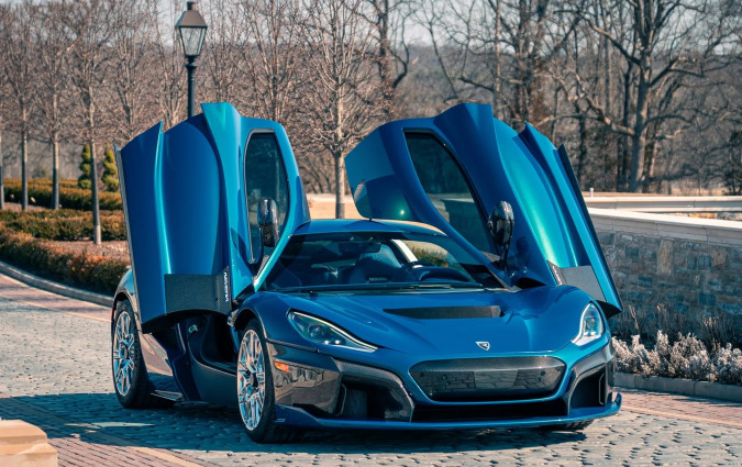 Γλυκοκοιτάς ένα μεταχειρισμένο ηλεκτρικό για να ρίξει το κόστος «διαβίωσής» σου; Ε, να μην είναι όμως και κομματάκι γρήγορο; Ορίστε, σου έχουμε τη λύση! Rimac Nevera