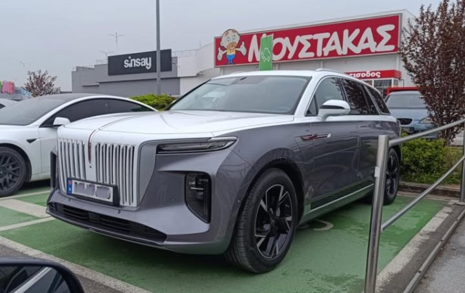 Με μπαταρία 120 kWh, η AC φόρτιση διαρκεί περισσότερες από δέκα ώρες. Hongqi E-HS9