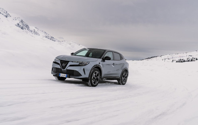 Η τετρακίνητη έκδοση Alfa Romeo Junior Ibrida Q4 ξεκινά από τις €36.500 και χαρακτηρίζεται από πλήρη εξοπλισμό Alfa Romeo Junior