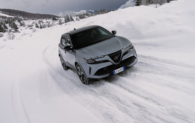 Η τετρακίνητη έκδοση της Alfa Romeo Junior θα είναι διαθέσιμη πολύ σύντομα για παραγγελίες στην Ελλάδα, συνοδευόμενη από τέσσερα χρόνια εγγύηση Alfa Romeo Junior Q4