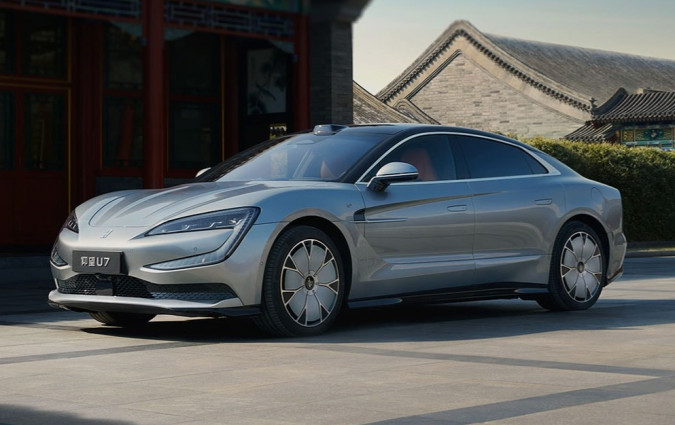 Είτε γεμίζεις στο βενζινάδικο είτε στον ταχυφορτιστή, το κινεζικό μοντέλο θα αποζητά τον ολονύχτιο εναγκαλισμό με τον οικιακό φορτιστή. YangWang U7