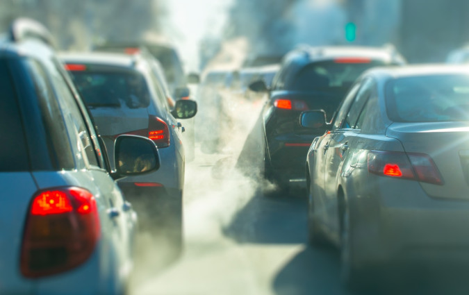 Η απαγόρευση των θερμικών κινητήρων το 2035 δεν καταργείται προς το παρόν, αλλά δέχεται πλήγματα που μπορεί να την αχρηστεύσουν. απαγόρευση κινητήρων