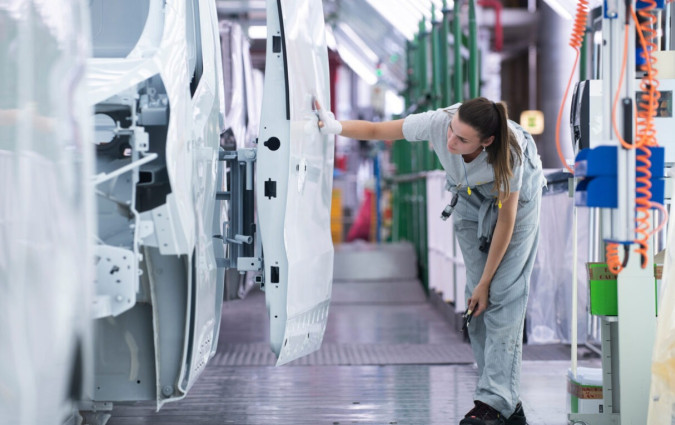 Oι ταξινομήσεις LCV στην EE σημείωσαν μείωση 14,9% τον Ιανουάριο και 9,2% τον Φεβρουάριο σε σύγκριση με την αντίστοιχη περίοδο του 2024, σύμφωνα με τη Renault. renault Sandouville