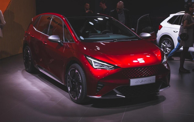 Η SEAT θα βασιστεί στα σίγουρα. Τα καλώδια μπορούν να περιμένουν μια 5ετία ή τουλάχιστον έτσι πιστεύει... SEAT