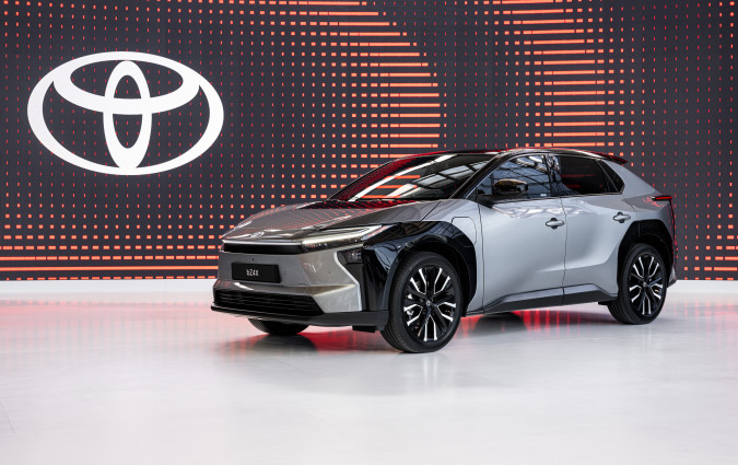 Το ανανεωμένο Toyota bZ4x θα είναι διαθέσιμο μέσα στο καλοκαίρι. Όσον αφορά το Lexus RZ, περισσότερες πληροφορίες θα γίνουν γνωστές προσεχώς Toyota bZ4x