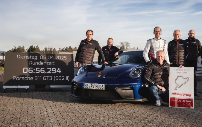 Η νέα Porsche GT3 καθίσταται το πρώτο μοντέλο με χειροκίνητη μετάδοση που σπάει το όριο των επτά λεπτών στην Πράσινη Κόλαση. Porsche 911 GT3